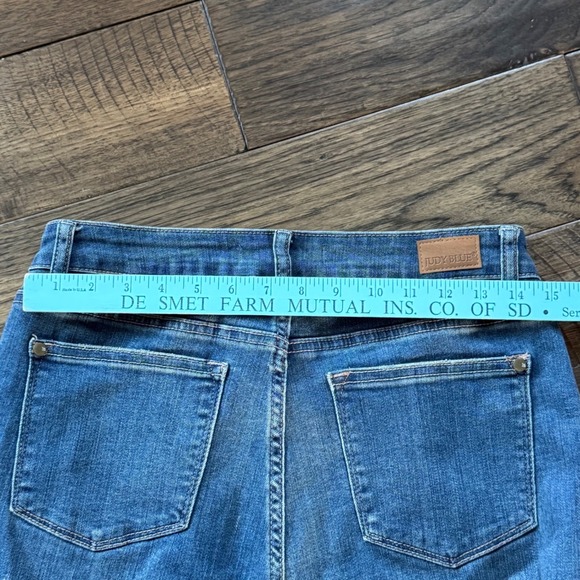 Judy Blue Boyfriend Fit Jeans Distressed Medium Wash Cuffed Ankle Size 9 29 - Picture 5 of 8